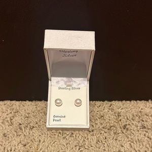 Pearl Earring Stud